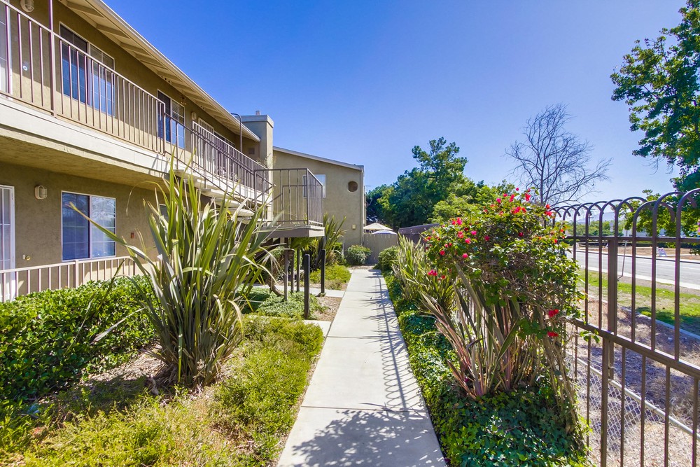 Virtual tour photo 8 of 42 for 4777 Seminole Dr APT 117