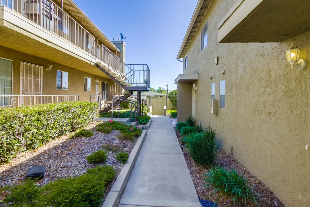 Virtual tour photo 10 of 42 for 4777 Seminole Dr APT 117