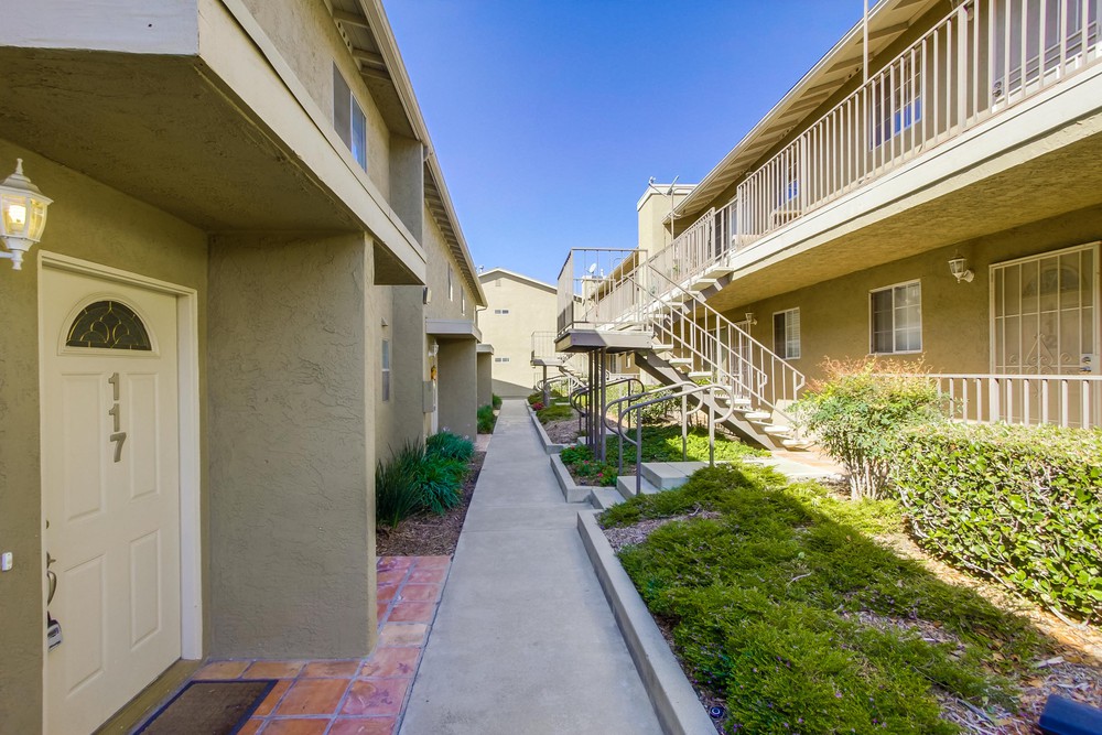 Virtual tour photo 13 of 42 for 4777 Seminole Dr APT 117