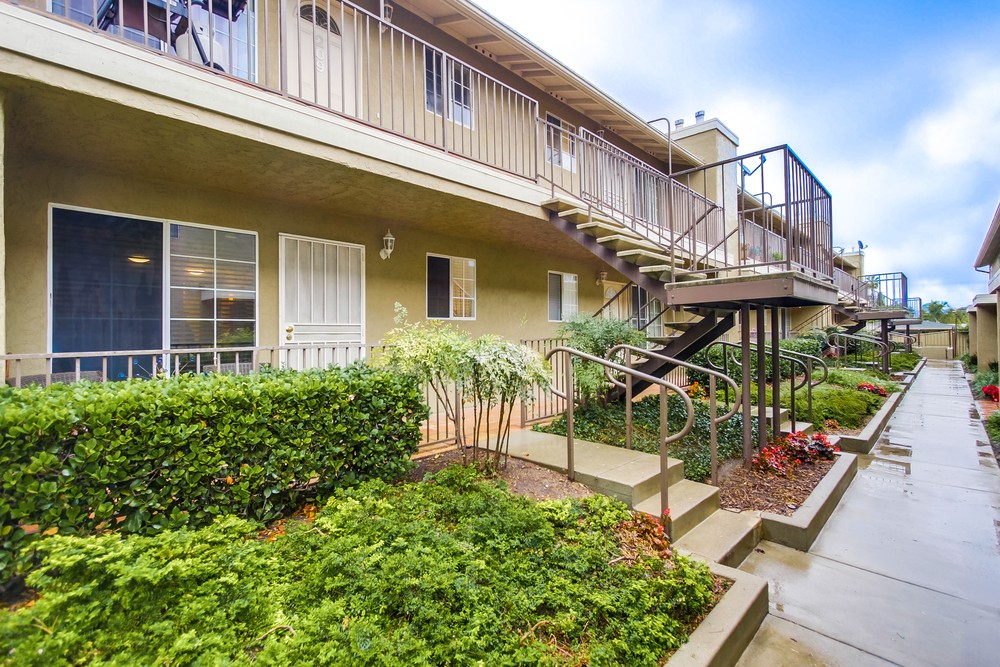 Virtual tour photo 3 of 49 for 4779 Seminole Dr #109