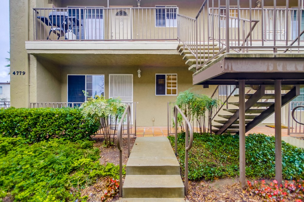 Virtual tour photo 4 of 49 for 4779 Seminole Dr #109