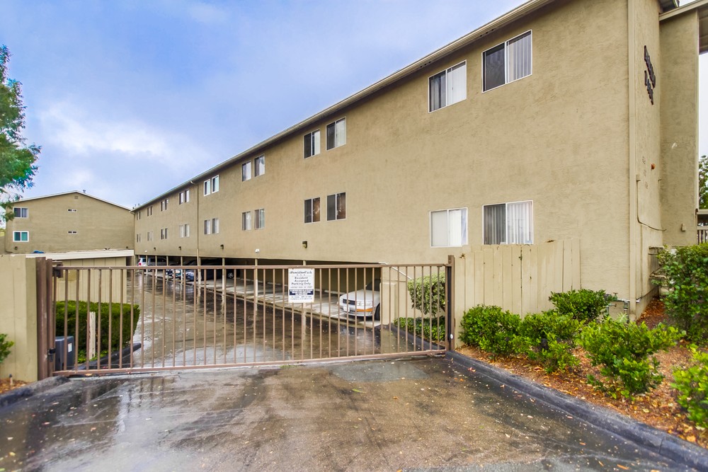 Virtual tour photo 39 of 49 for 4779 Seminole Dr #109