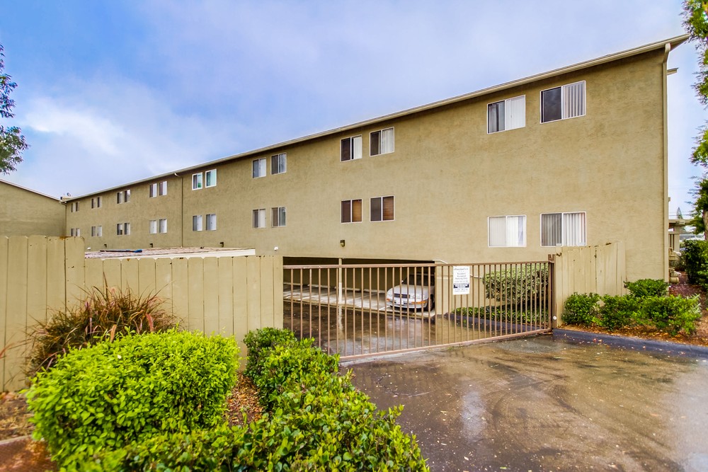 Virtual tour photo 40 of 49 for 4779 Seminole Dr #109