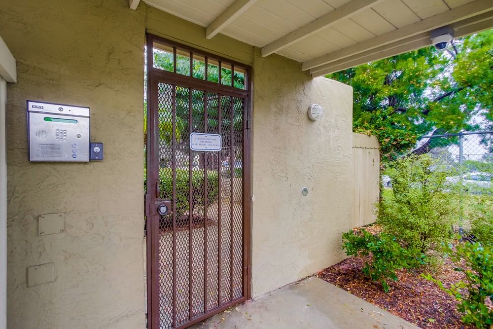 Virtual tour photo 41 of 49 for 4779 Seminole Dr #109