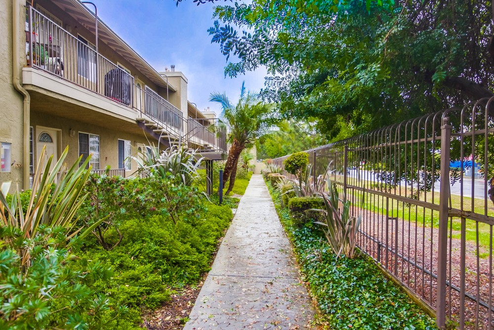 Virtual tour photo 42 of 49 for 4779 Seminole Dr #109