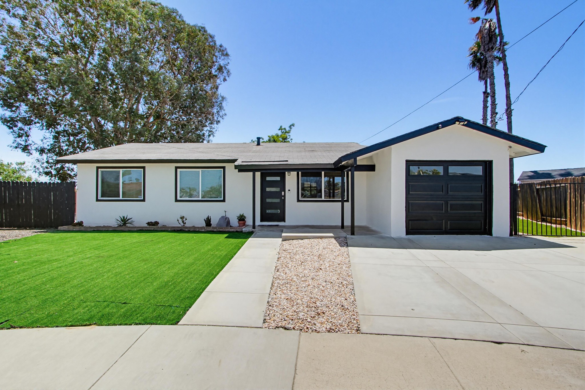 Virtual tour photo 1 of 52 for 4801 Siesta Pl
