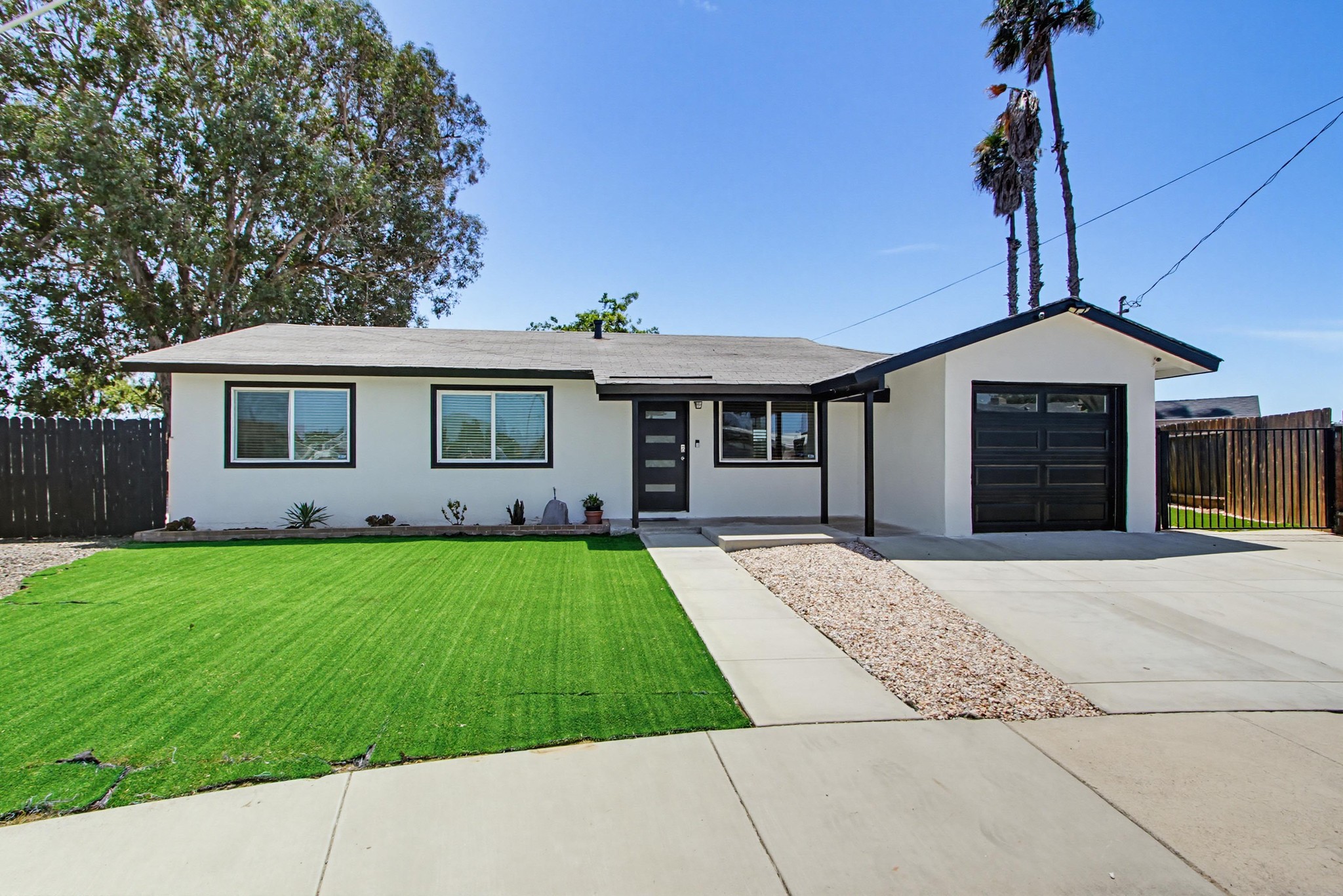 Virtual tour photo 3 of 52 for 4801 Siesta Pl