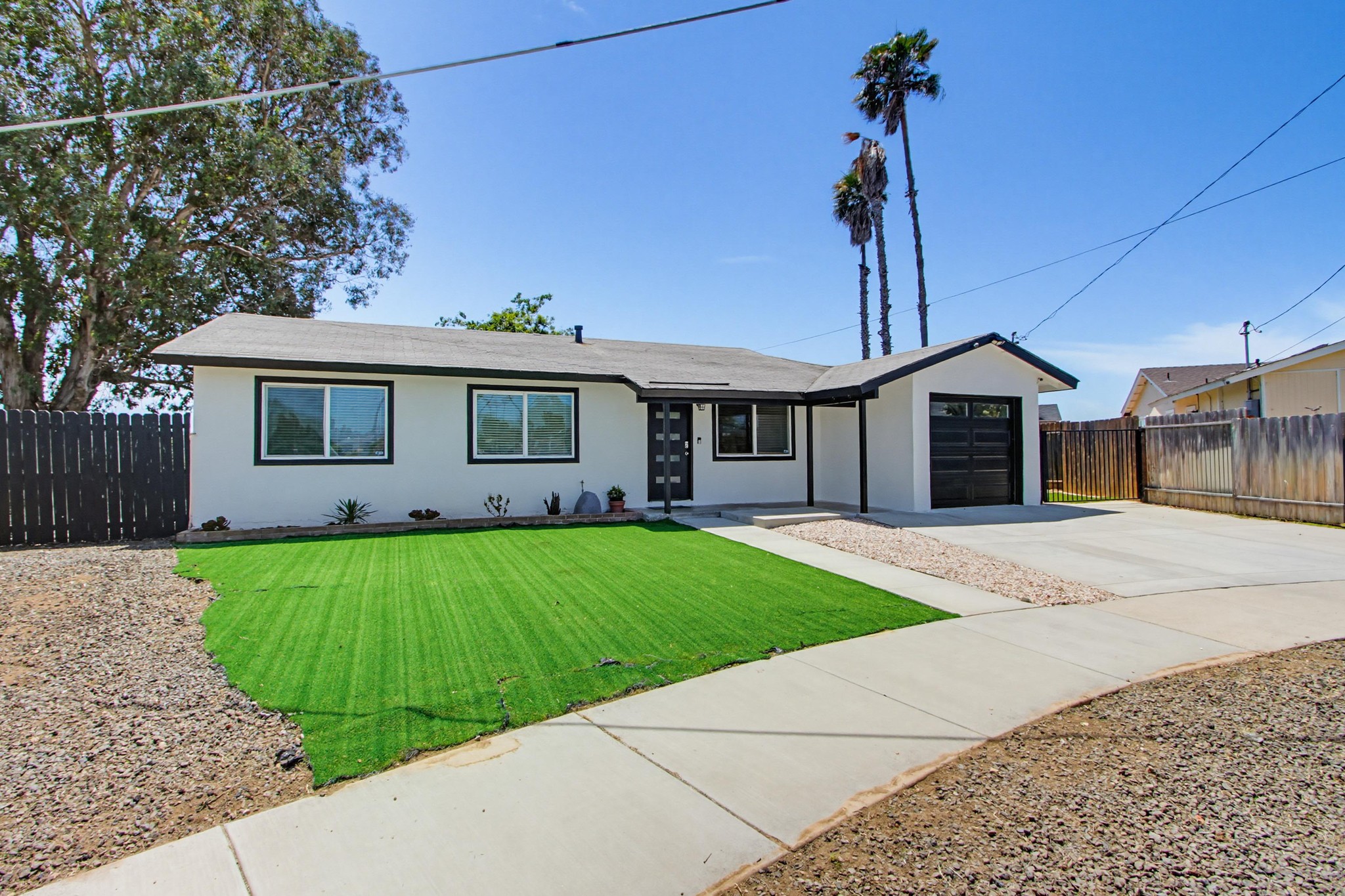 Virtual tour photo 4 of 52 for 4801 Siesta Pl