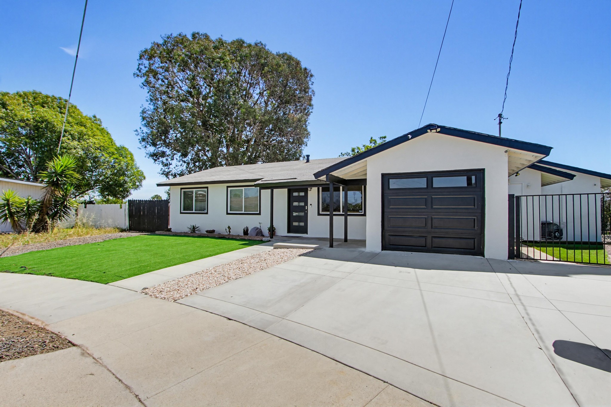 Virtual tour photo 5 of 52 for 4801 Siesta Pl