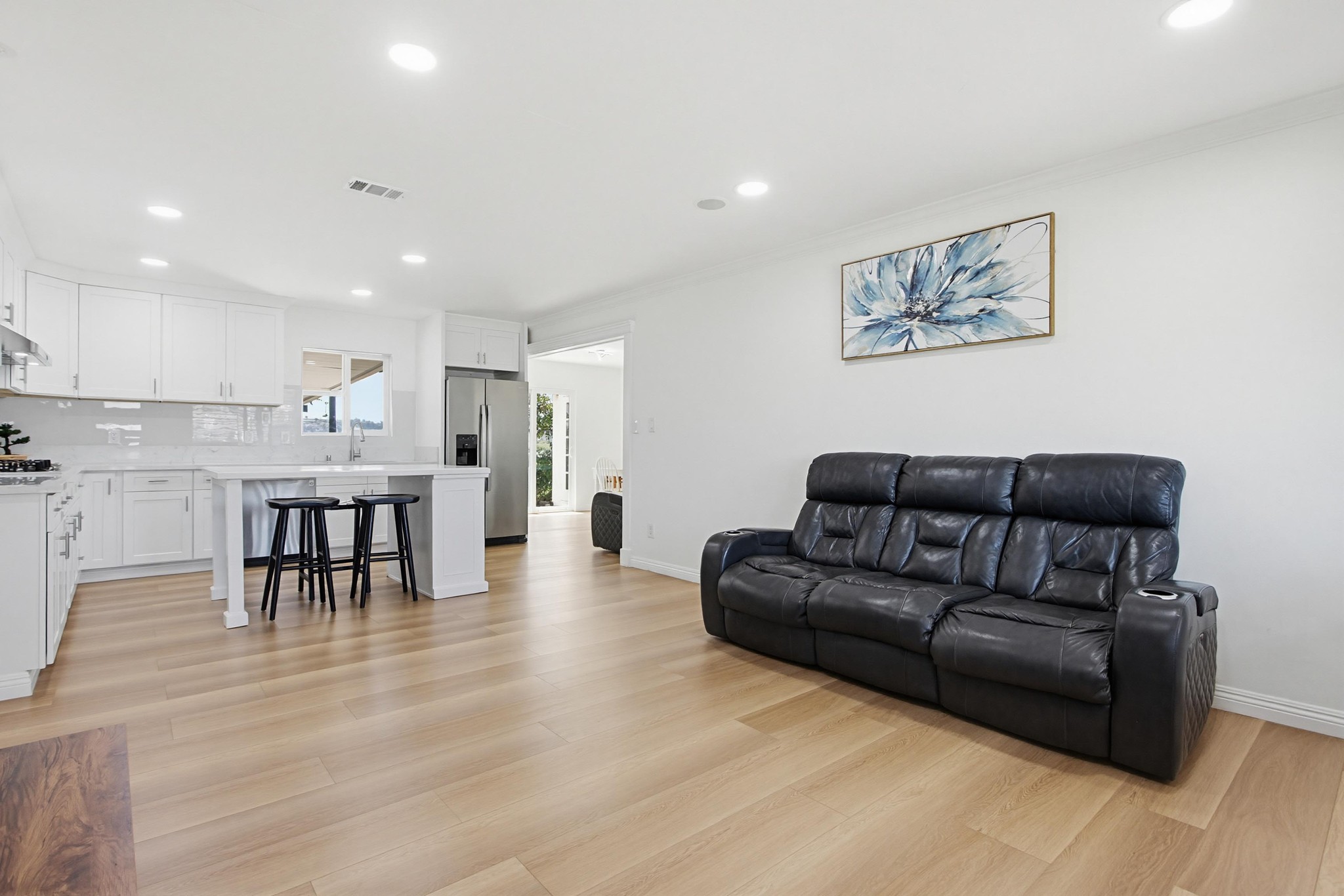 Virtual tour photo 9 of 52 for 4801 Siesta Pl
