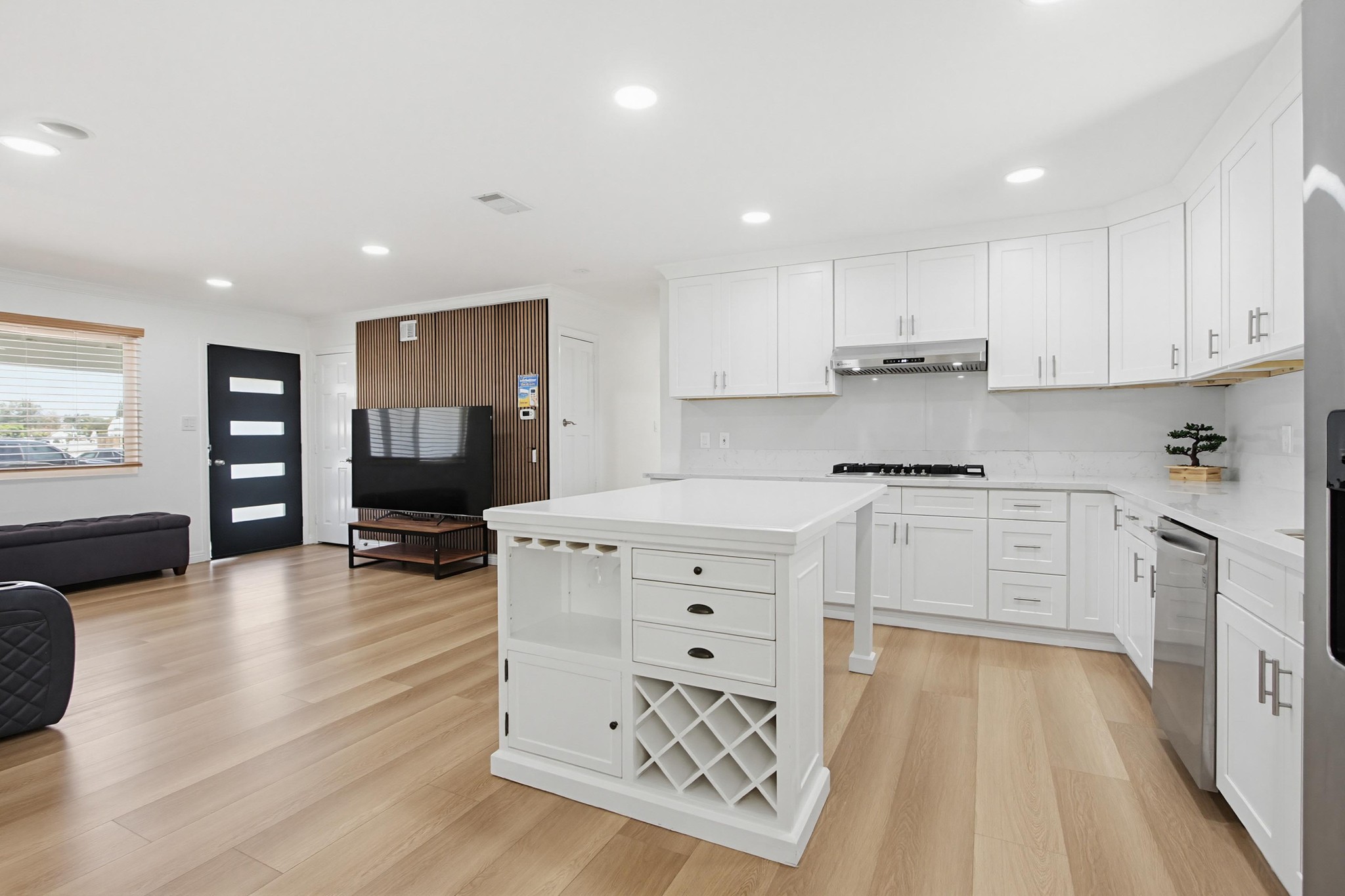Virtual tour photo 16 of 52 for 4801 Siesta Pl