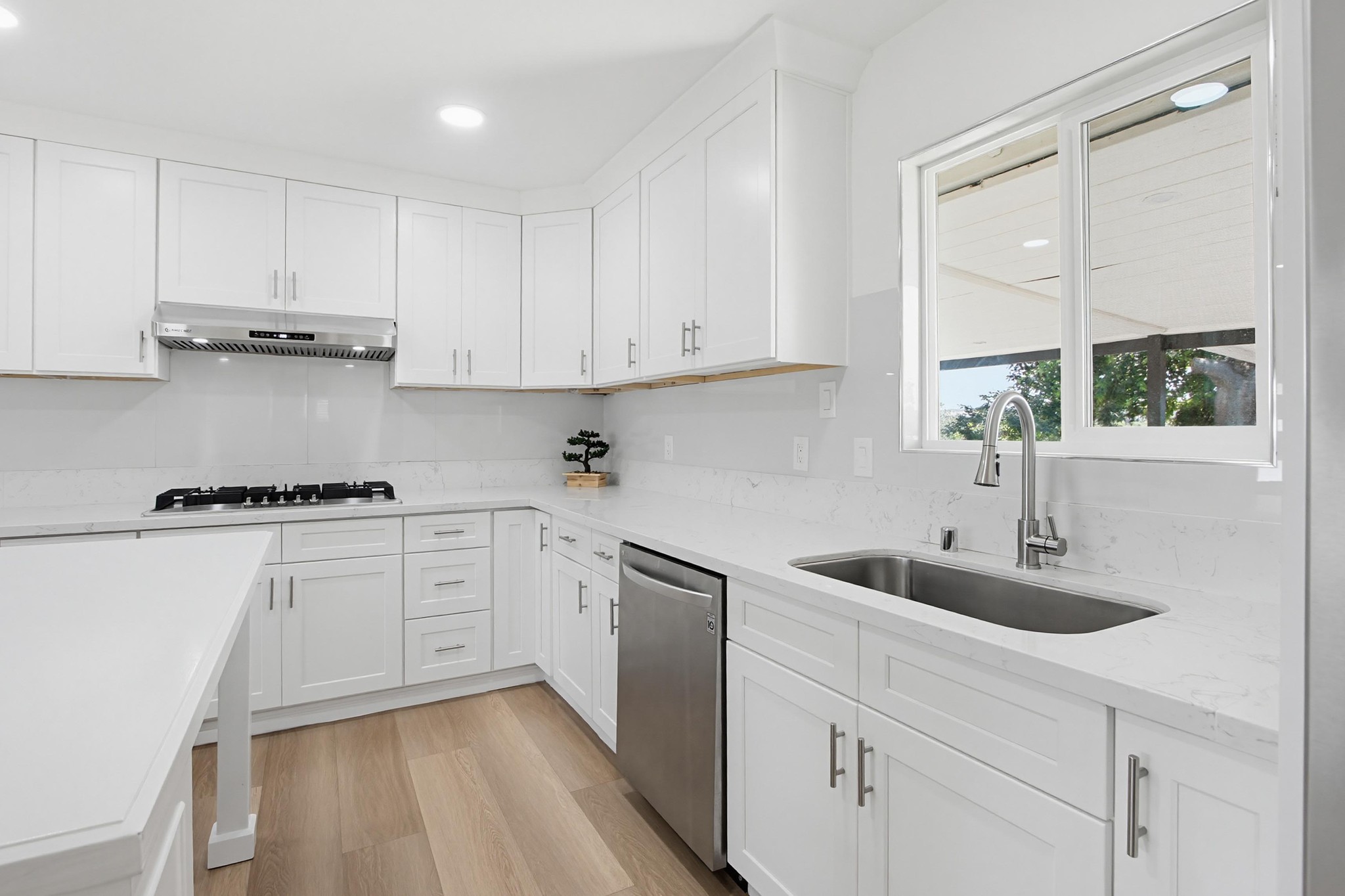 Virtual tour photo 17 of 52 for 4801 Siesta Pl