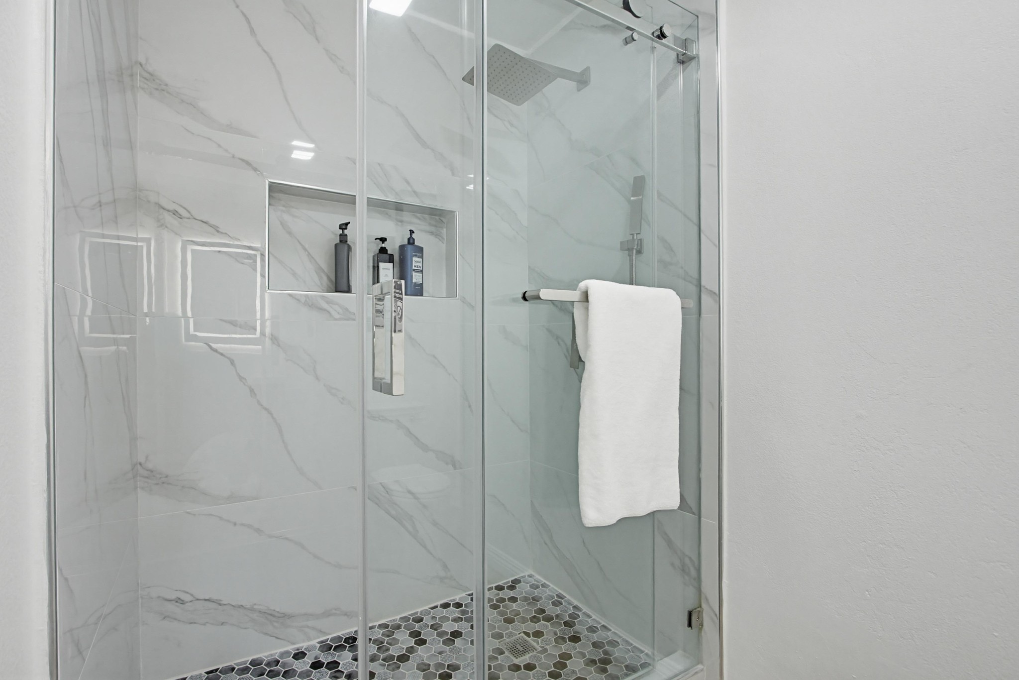 Virtual tour photo 25 of 52 for 4801 Siesta Pl
