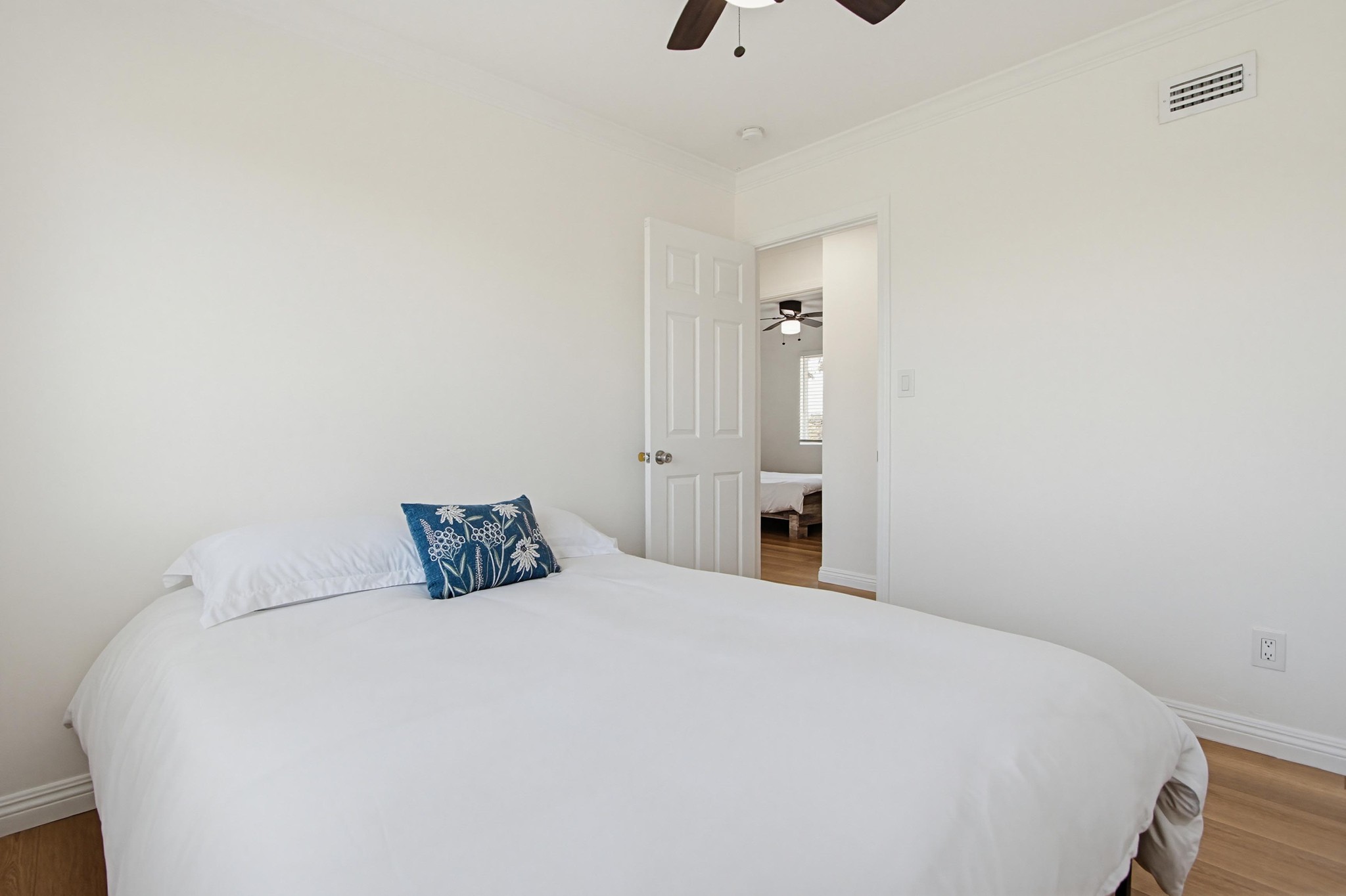 Virtual tour photo 28 of 52 for 4801 Siesta Pl