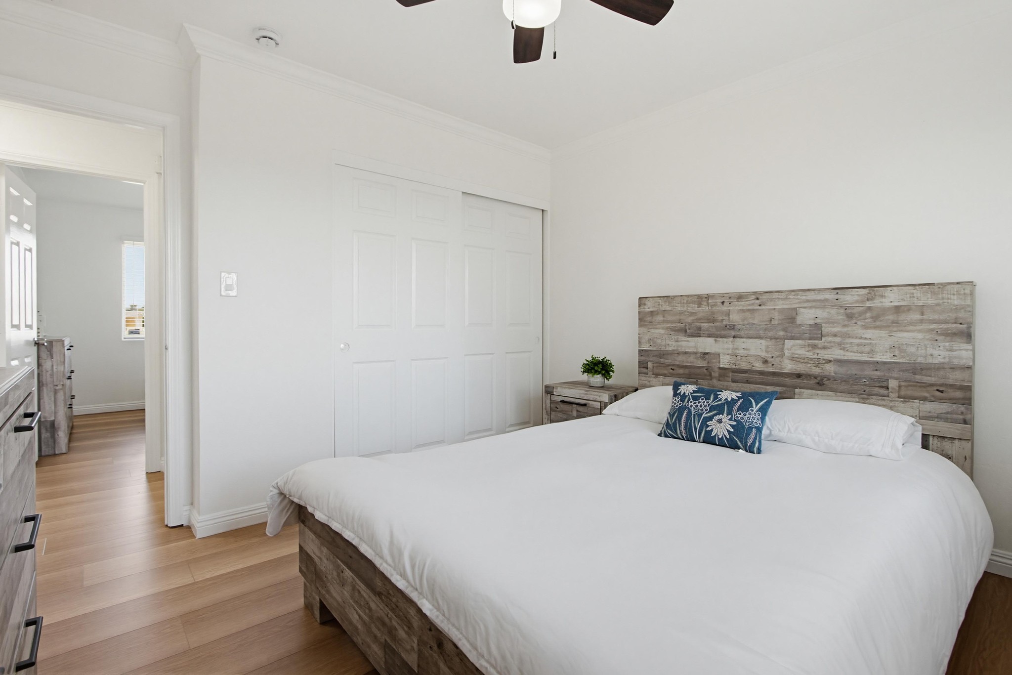 Virtual tour photo 32 of 52 for 4801 Siesta Pl