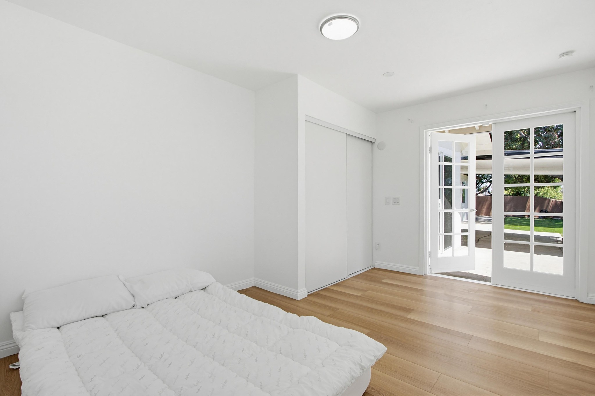 Virtual tour photo 37 of 52 for 4801 Siesta Pl