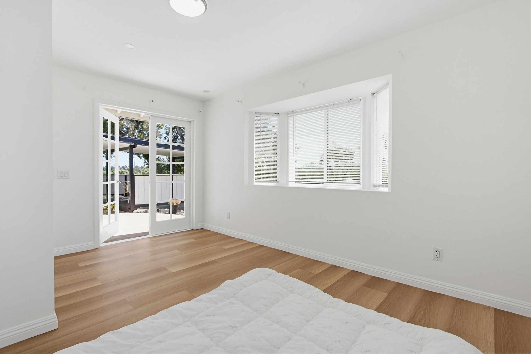 Virtual tour photo 38 of 52 for 4801 Siesta Pl