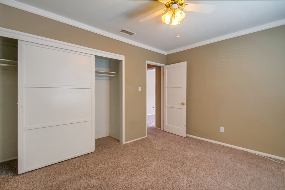 Virtual tour photo 20 of 45 for 4804 Iroquois Ave