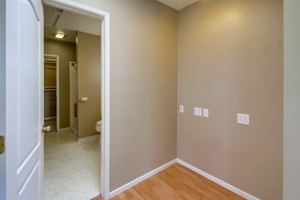 Virtual tour photo 25 of 45 for 4804 Iroquois Ave