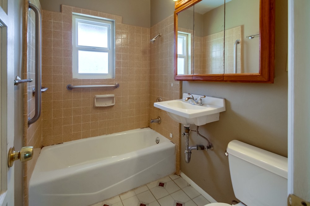 Virtual tour photo 32 of 45 for 4804 Iroquois Ave
