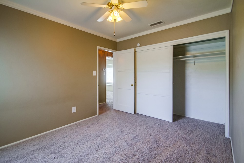 Virtual tour photo 33 of 45 for 4804 Iroquois Ave