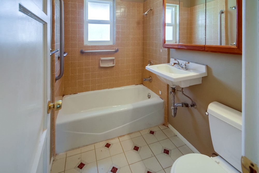 Virtual tour photo 34 of 45 for 4804 Iroquois Ave