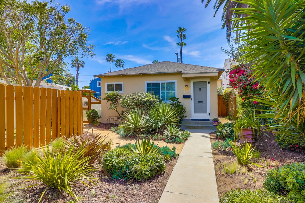 Virtual tour photo 3 of 60 for Smith Cottage By The Beach