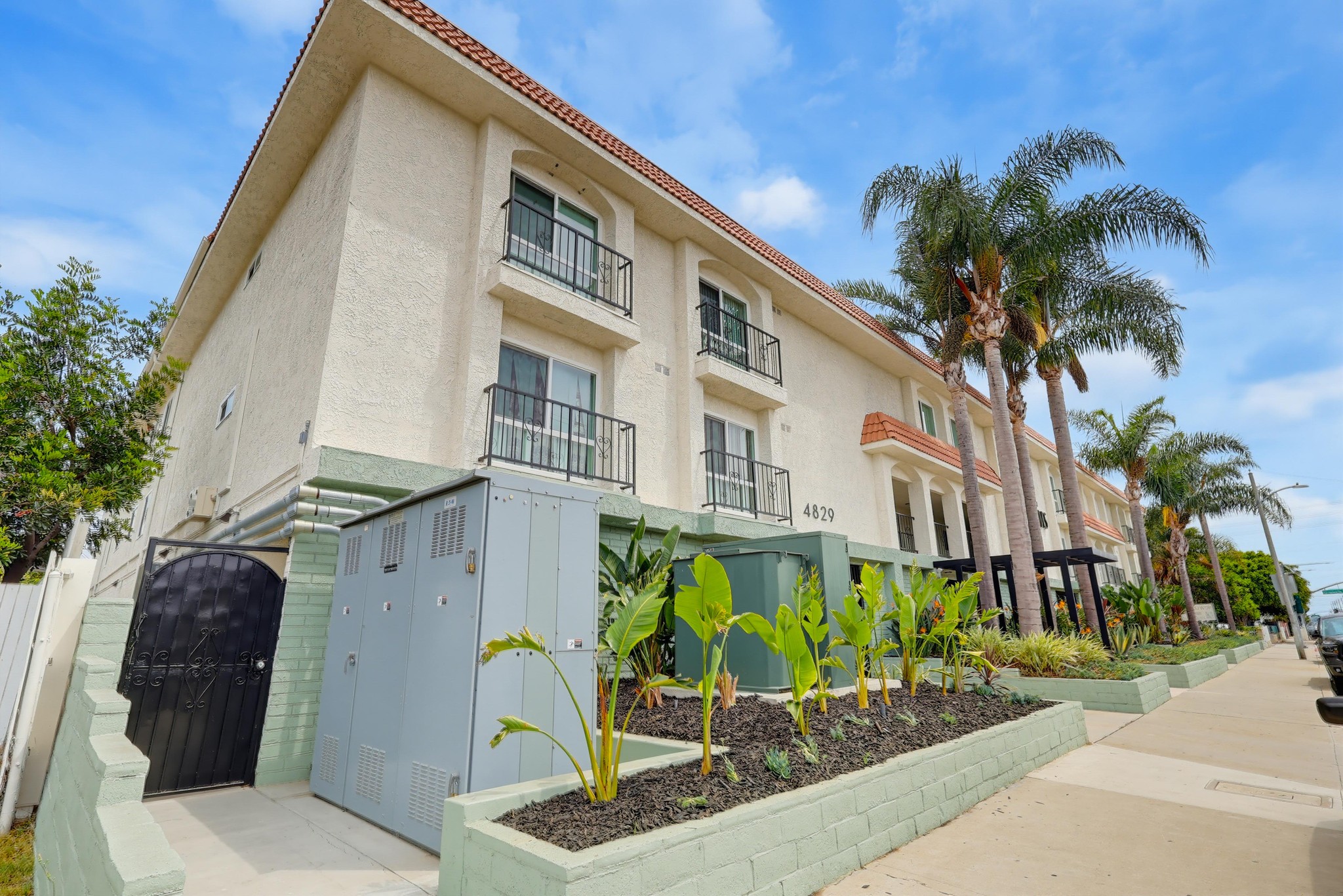 Virtual tour photo 7 of 76 for 4829 W 120th St