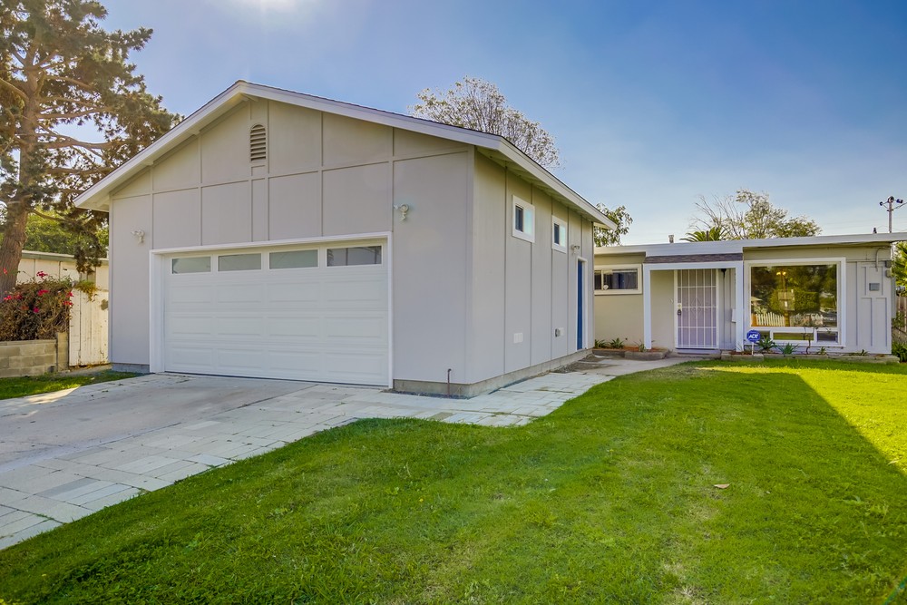 Virtual tour photo 3 of 42 for 4831 Conrad Ave