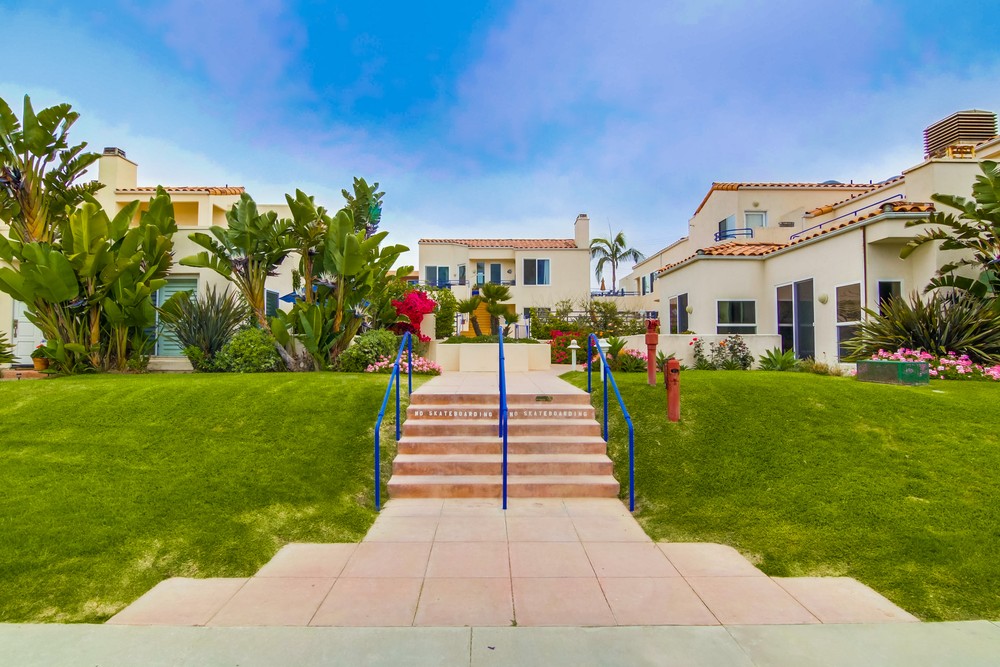 Virtual tour photo 1 of 34 for 4832 Bermuda Ave