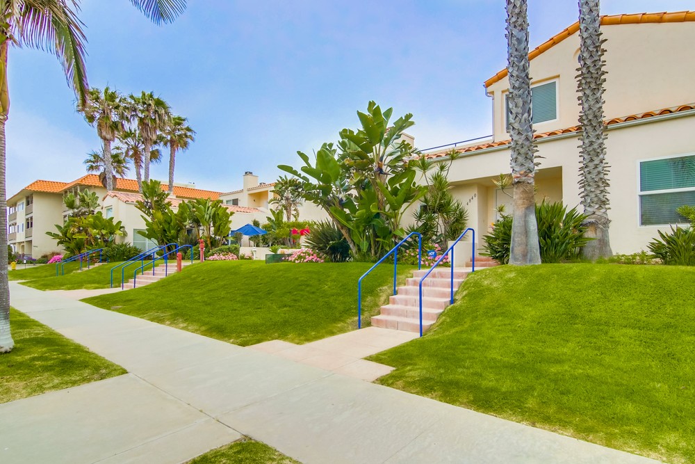 Virtual tour photo 4 of 34 for 4832 Bermuda Ave