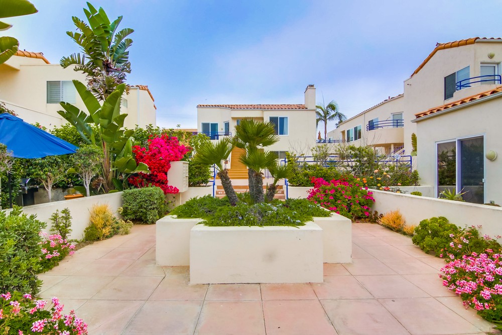 Virtual tour photo 5 of 34 for 4832 Bermuda Ave
