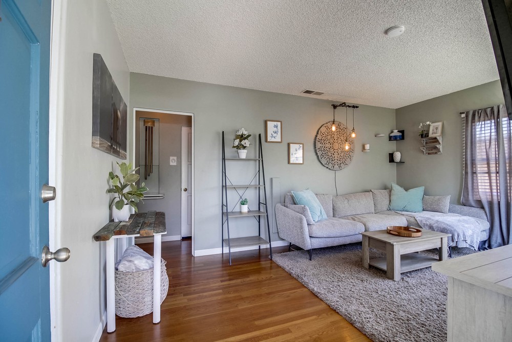 Virtual tour photo 9 of 60 for 4837 Castle Ave