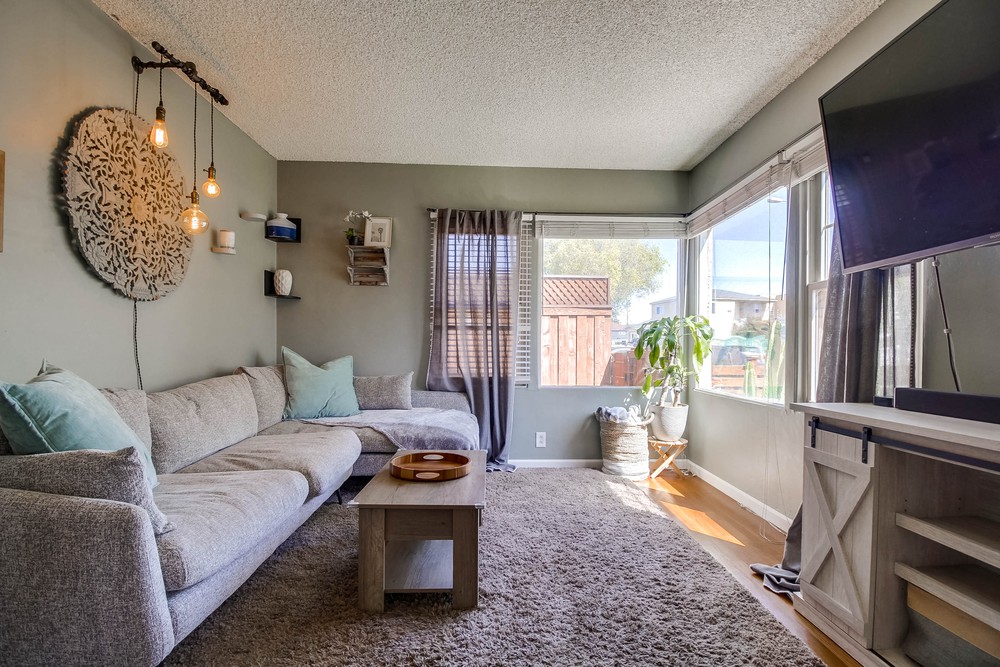 Virtual tour photo 11 of 60 for 4837 Castle Ave
