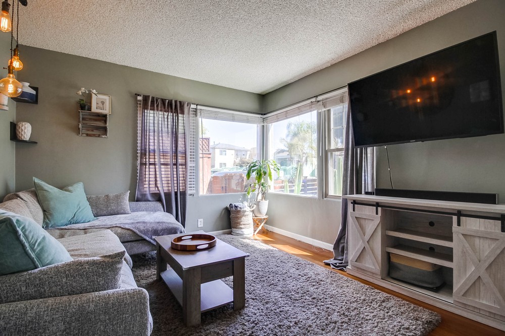 Virtual tour photo 12 of 60 for 4837 Castle Ave