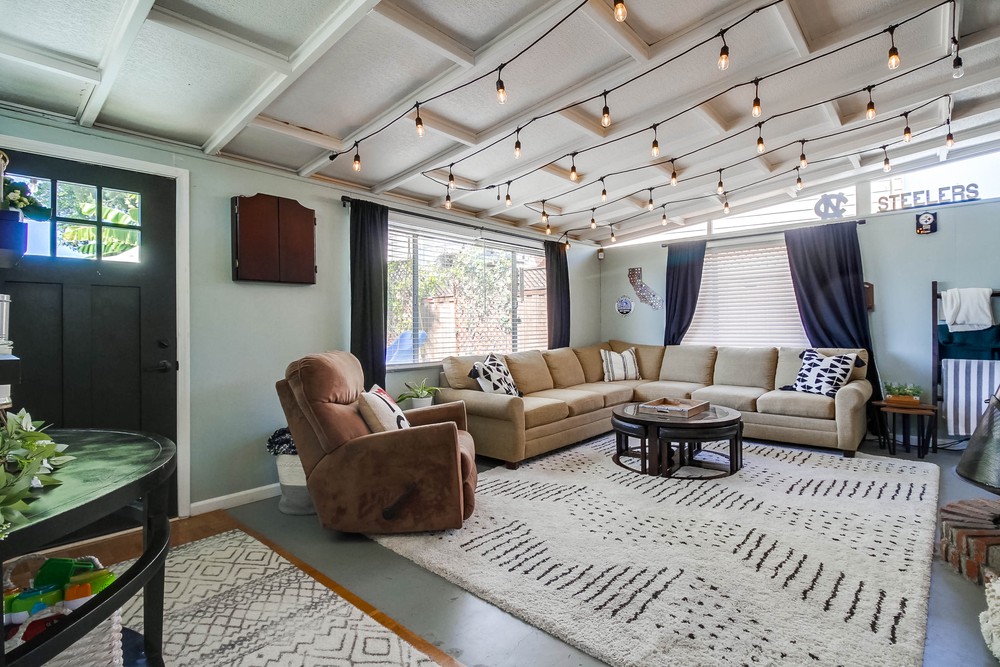 Virtual tour photo 26 of 60 for 4837 Castle Ave