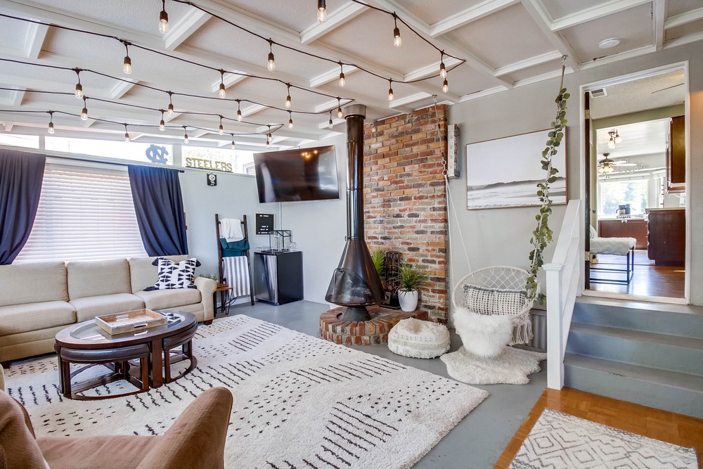 Virtual tour photo 29 of 60 for 4837 Castle Ave