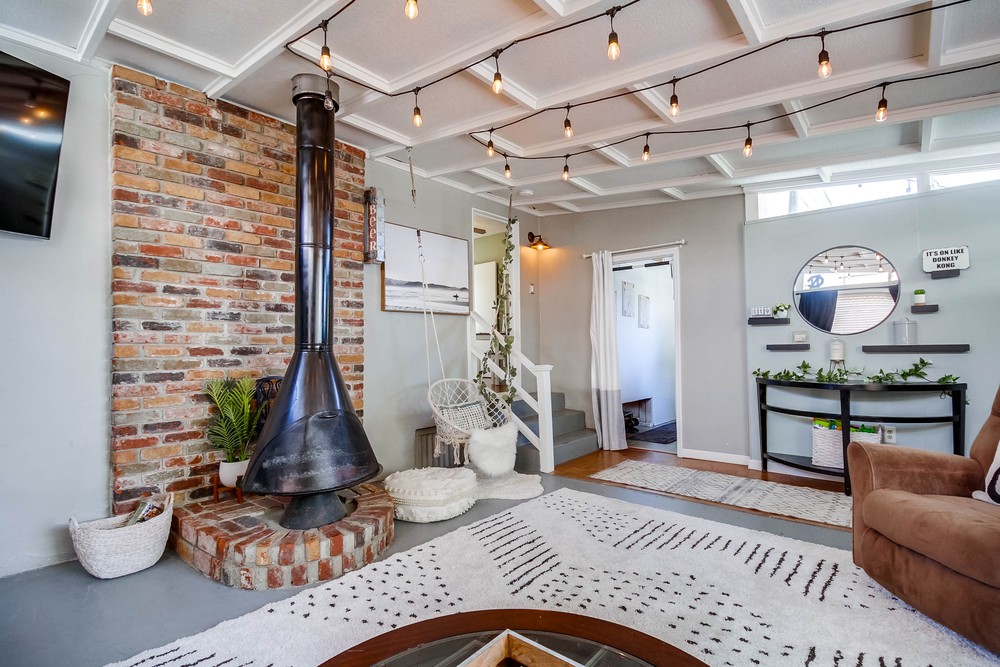 Virtual tour photo 30 of 60 for 4837 Castle Ave