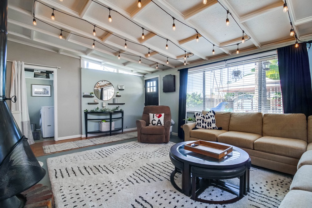 Virtual tour photo 31 of 60 for 4837 Castle Ave