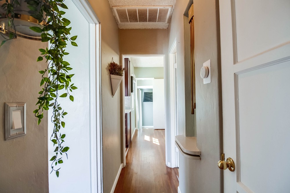 Virtual tour photo 32 of 60 for 4837 Castle Ave