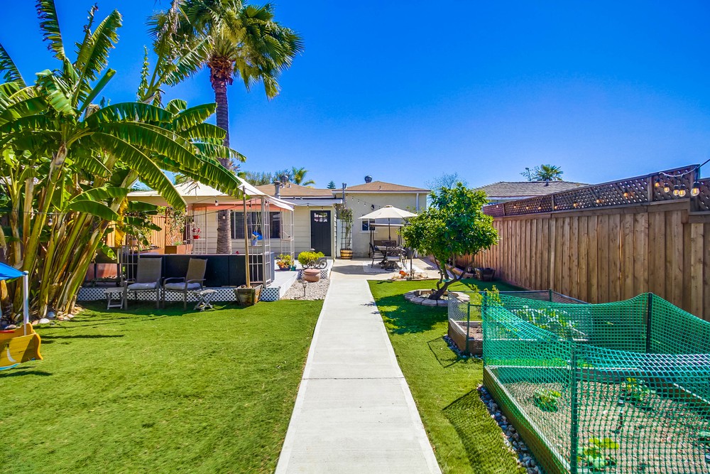 Virtual tour photo 52 of 60 for 4837 Castle Ave