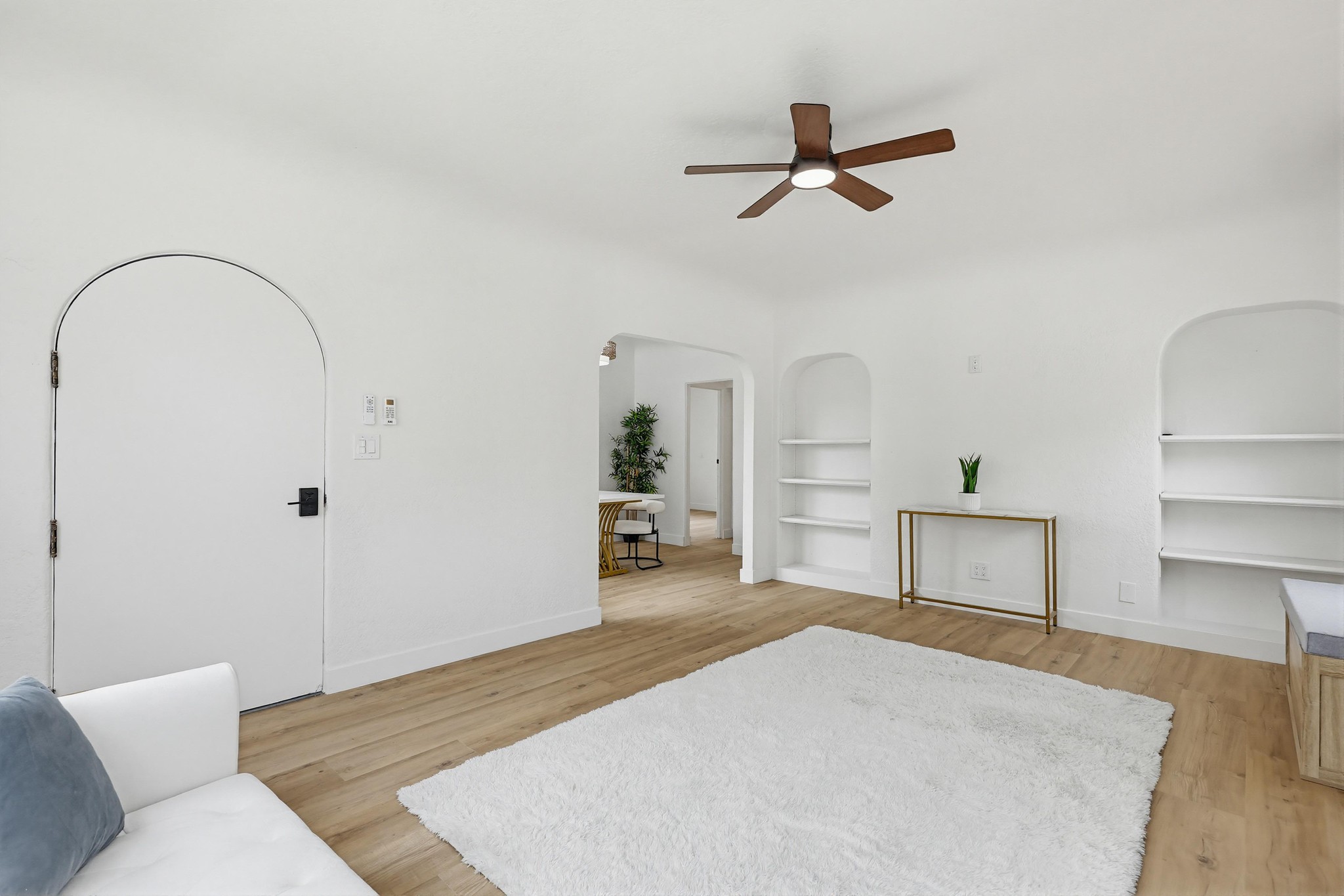 Virtual tour photo 13 of 40 for 4851 Long Branch Ave