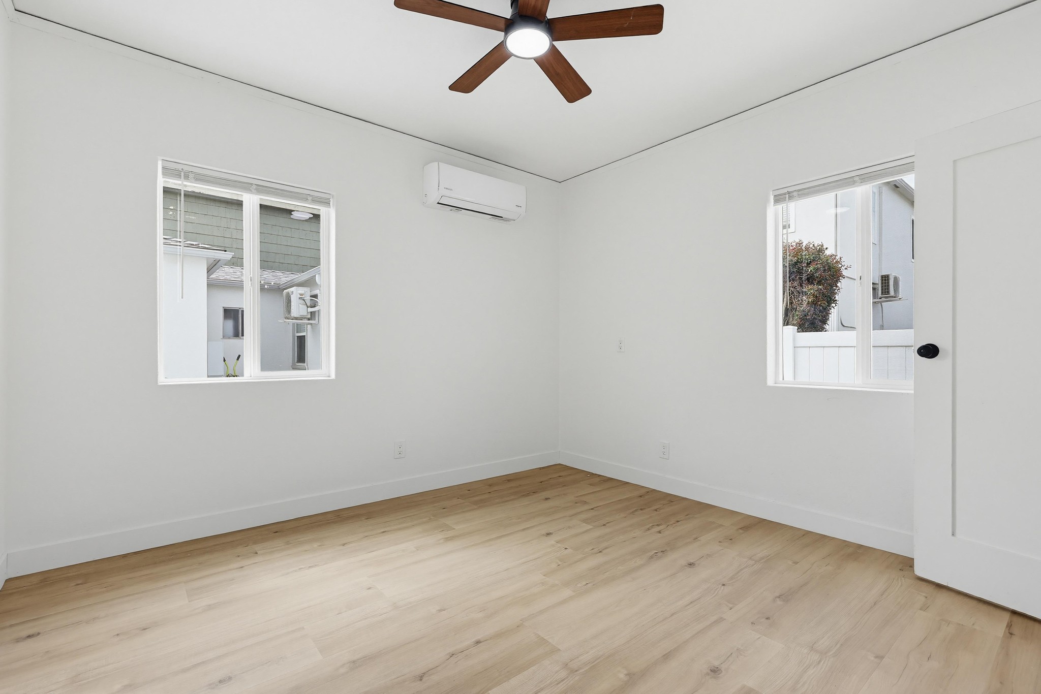 Virtual tour photo 32 of 40 for 4851 Long Branch Ave