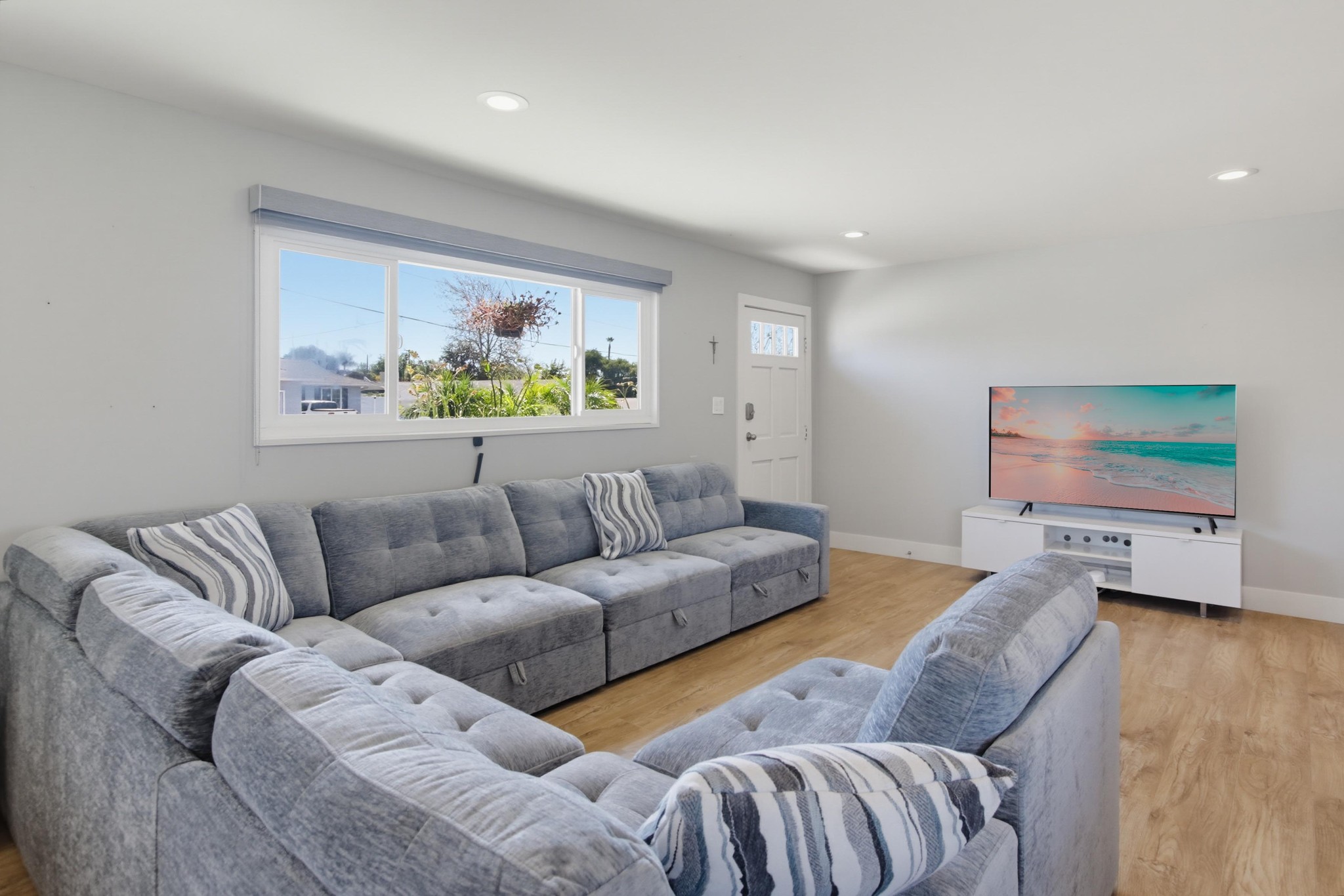 Virtual tour photo 8 of 52 for 4852 Kings Way