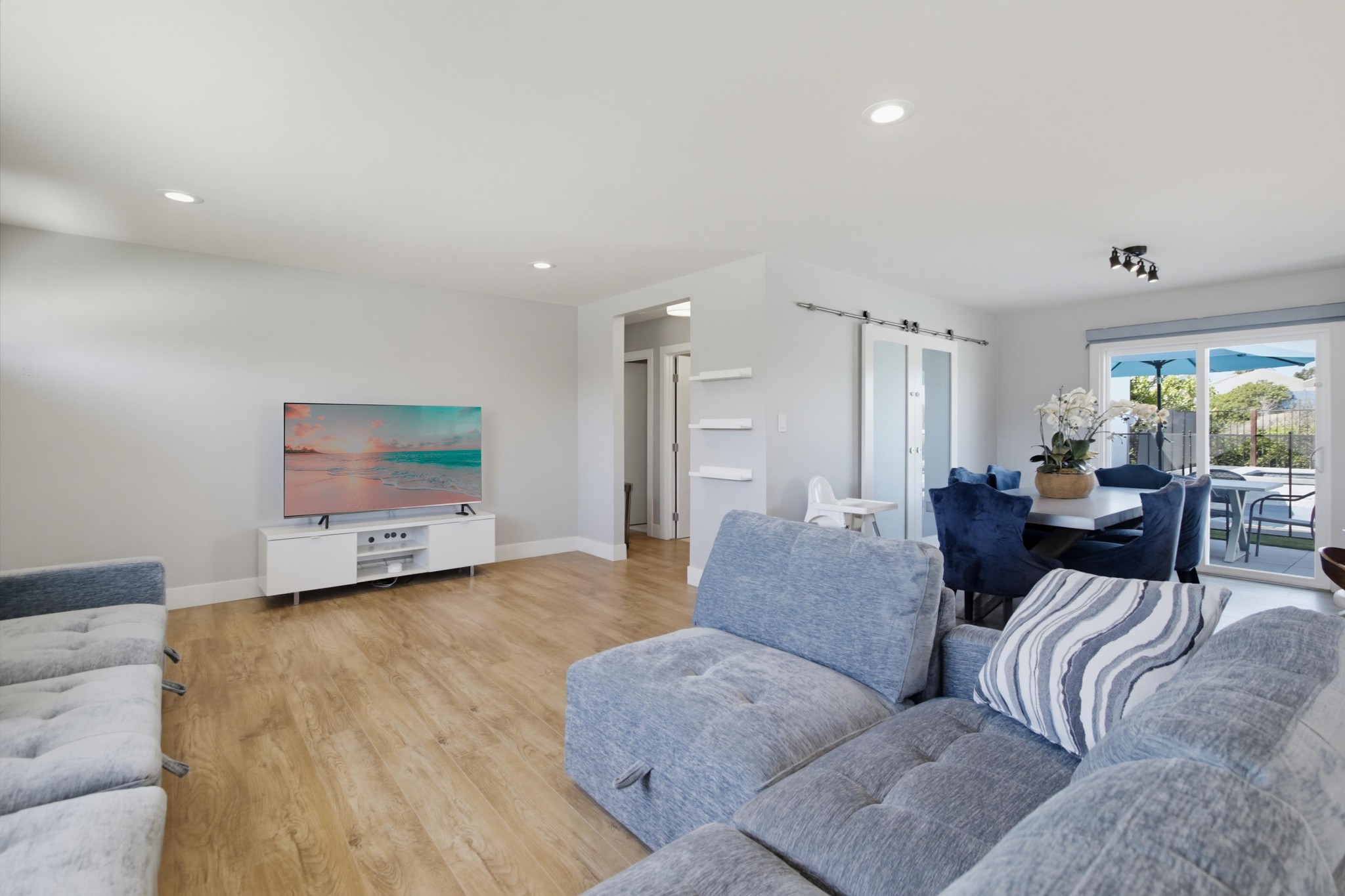 Virtual tour photo 9 of 52 for 4852 Kings Way