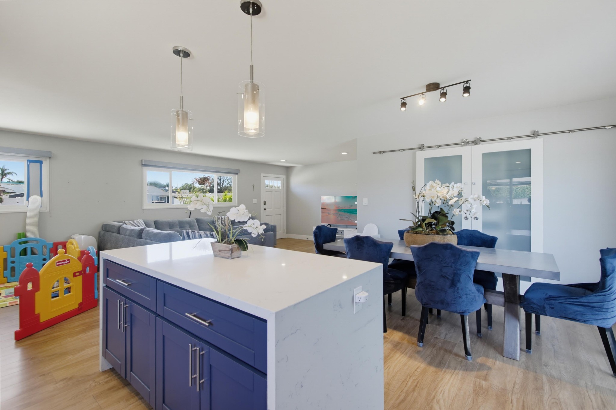 Virtual tour photo 13 of 52 for 4852 Kings Way