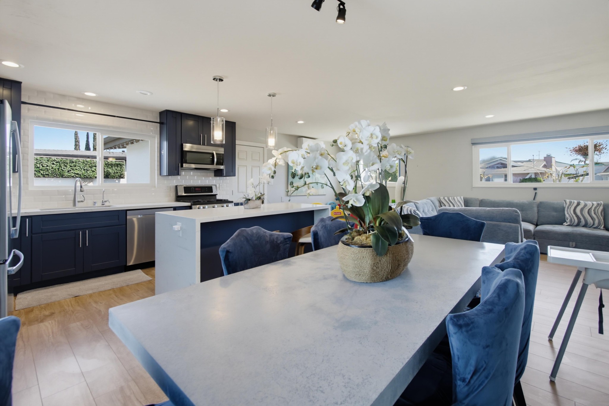 Virtual tour photo 15 of 52 for 4852 Kings Way