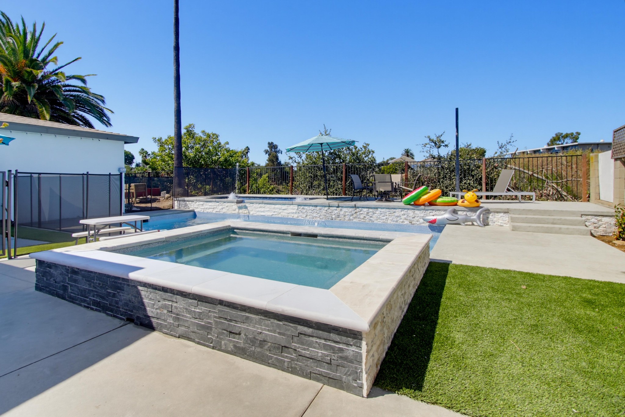 Virtual tour photo 37 of 52 for 4852 Kings Way
