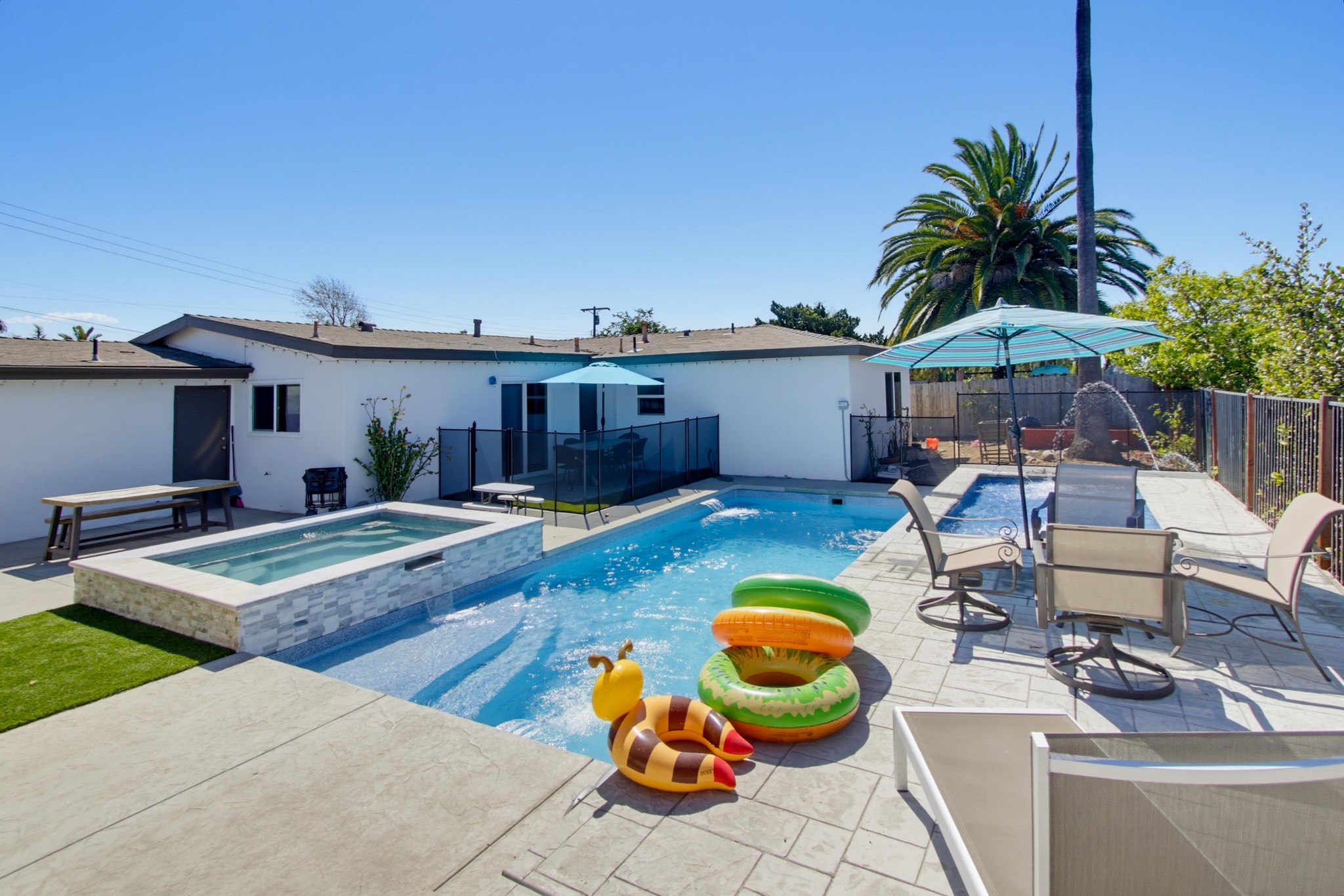 Virtual tour photo 41 of 52 for 4852 Kings Way