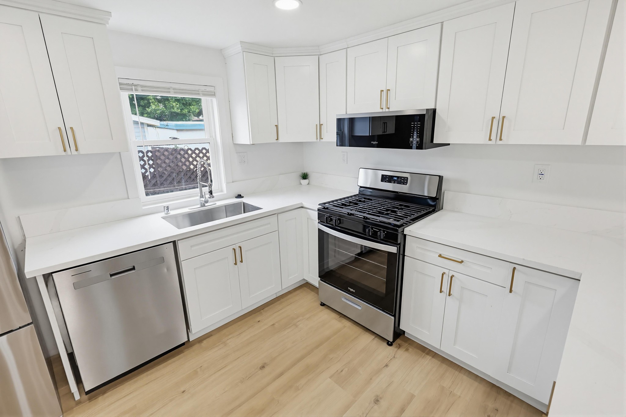 Virtual tour photo 21 of 39 for 4853 Long Branch Ave